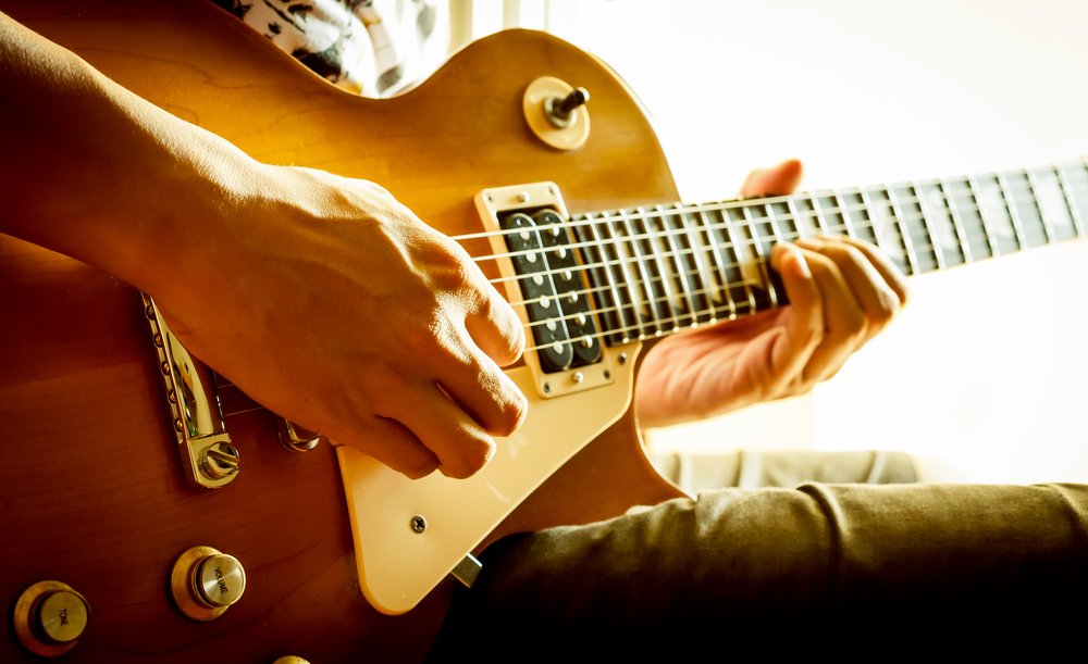 Disciplina e organização são fundamentais para o aprendizado da guitarra