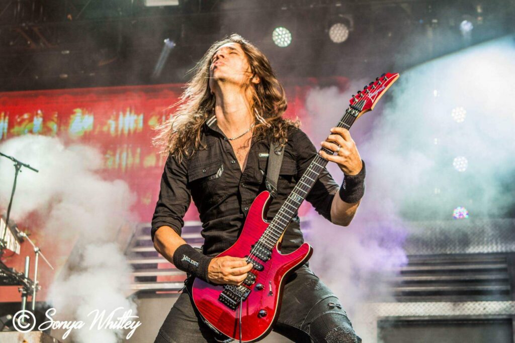 Conheça os melhores guitarristas brasileiros de metal da atualidade